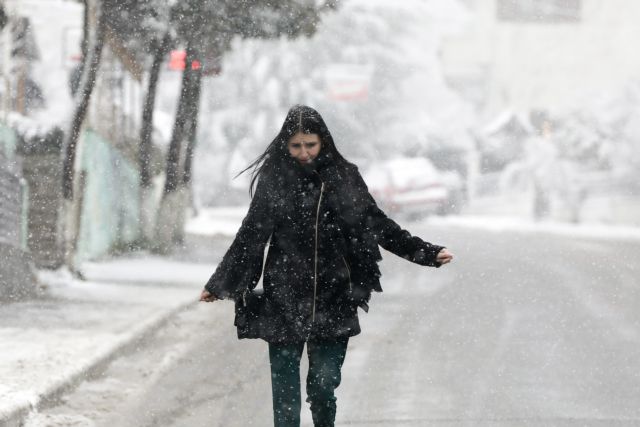 Καιρός : Επιδείνωση με χιόνια, βροχές και πτώση του υδράργυρου