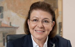 Μενδώνη : Η Άλκη Ζέη ήταν η λατρεμένη γιαγιά και ταυτόχρονα η προσωποποίηση της εφηβείας στο διηνεκές