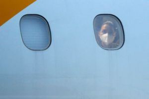 Κορωνοϊός: Φθάνουν στην Αθήνα οι δύο Έλληνες από την Ουχάν