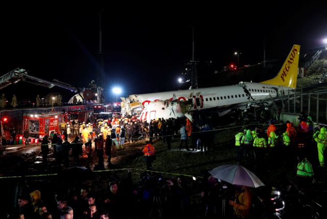 Προσγείωση θανάτου: Ενας νεκρός και 157 τραυματίες στο φλεγόμενο αεροπλάνο
