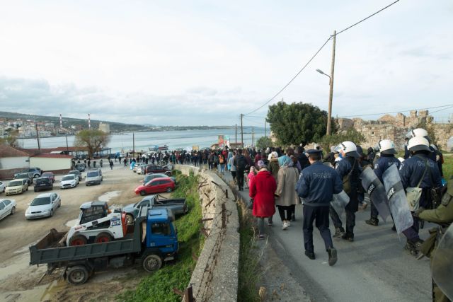 Τα ΜΑΤ διέλυσαν την ειρηνική διαμαρτυρία προσφύγων στη Λέσβο