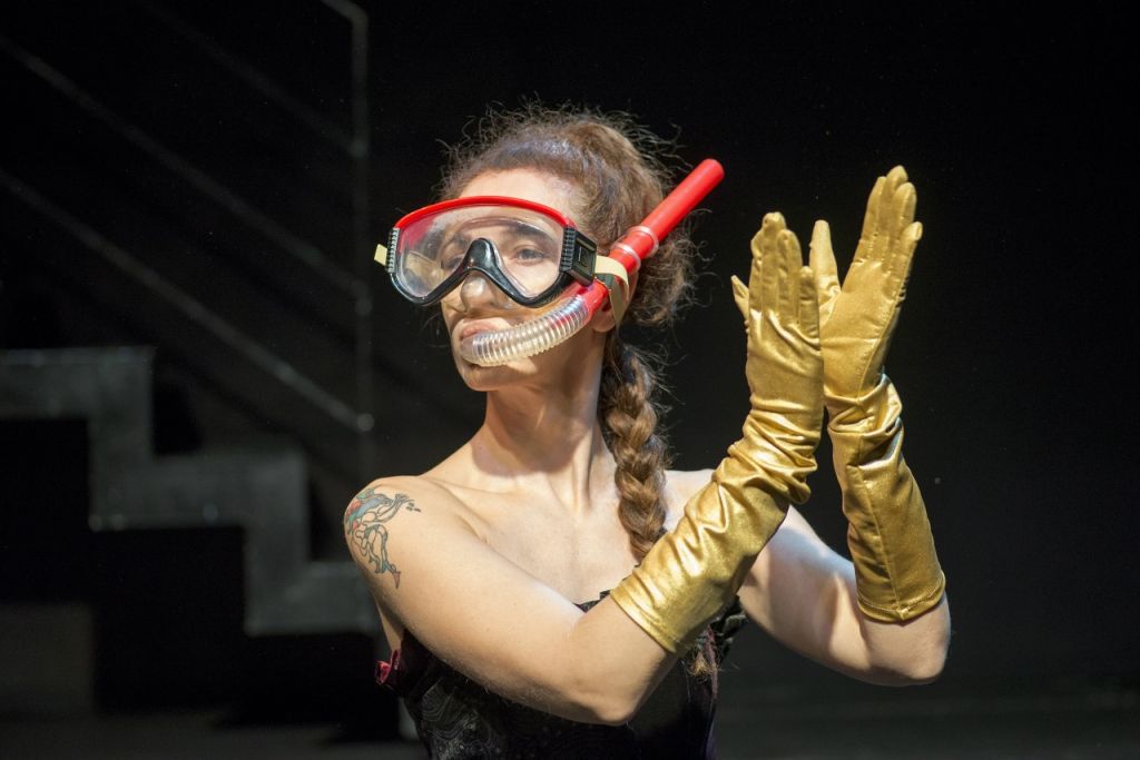 Η Χριστίνα Χριστοφή παίζει με τα «Κβάντα»