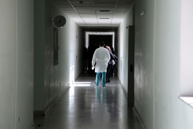 Κορωνοϊός: Κόβονται οι άδειες στον τομέα της Υγείας