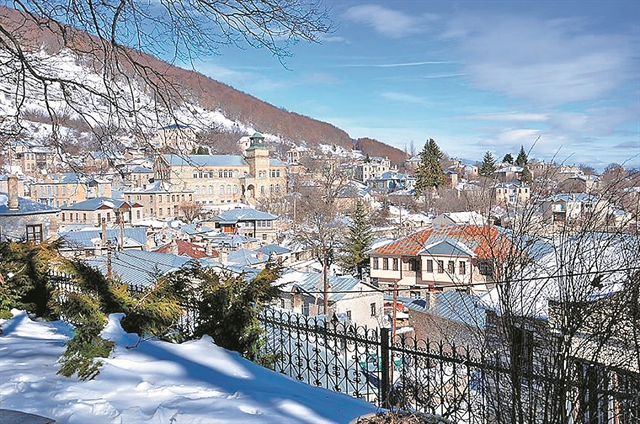 Ροζοκόκκινο στο χιόνι…