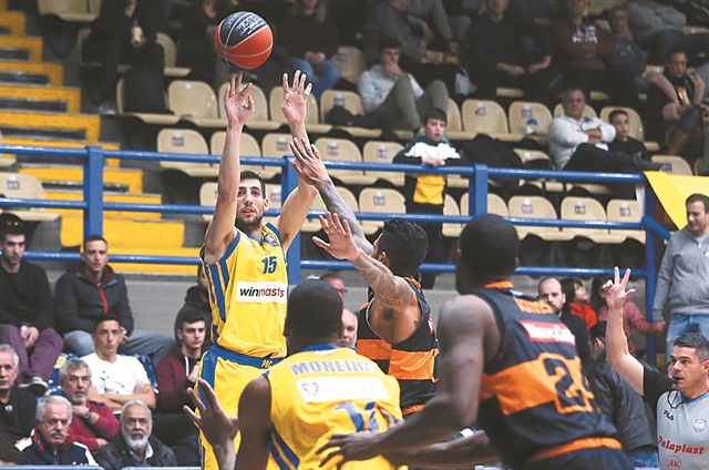 Πετάει το Περιστέρι, βυθίζονται Αρης – ΠΑΟΚ