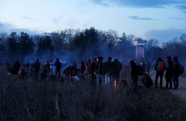 Νέα ένταση στα σύνορα μεταξύ μεταναστών – Αστυνομίας | tanea.gr