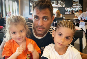 Στέλιος Χανταμπάκης: Δείτε τι έκανε μαζί με τα παιδιά του