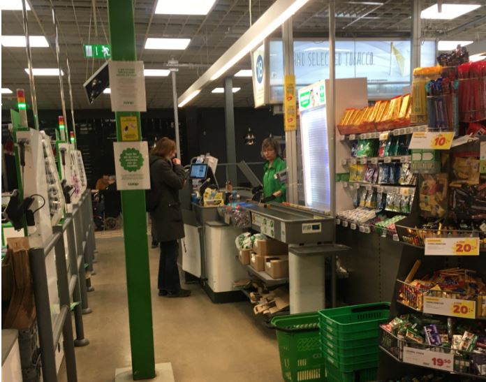 Ελληνίδα περιγράφει την ζωή στη Σουηδία: «Μας λένε να ζούμε κανονικά»