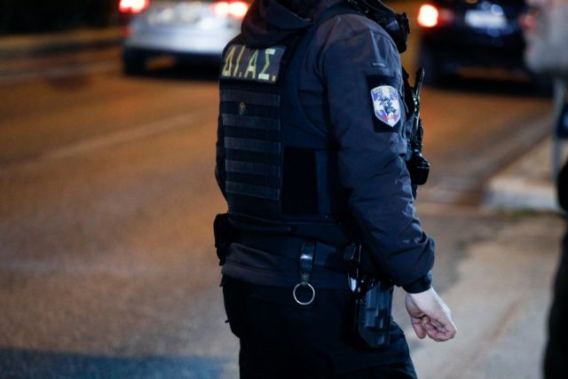 Αστυνομικός σκότωσε την εν διαστάσει σύζυγό του και μία φίλη της