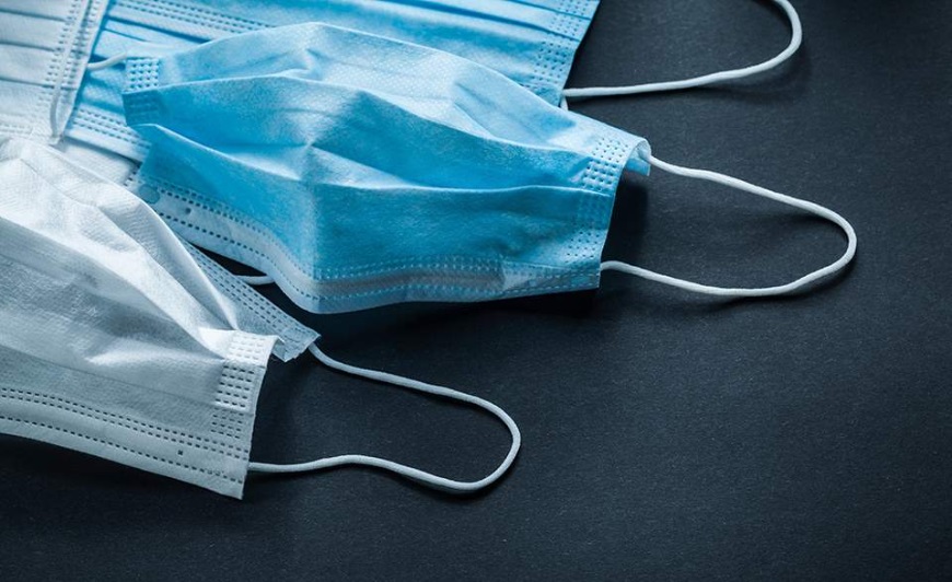 Κοροναϊός : Είναι ασφαλές να χρησιμοποιούμε την ίδια μάσκα πολλές φορές;