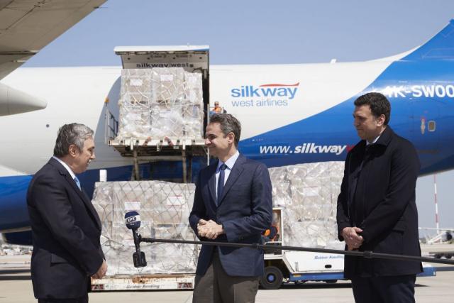 Παρουσία του Μητσοτάκη παρελήφθησαν 13,5 εκ. μάσκες – Δωρεά του Ιδρύματος Ωνάση