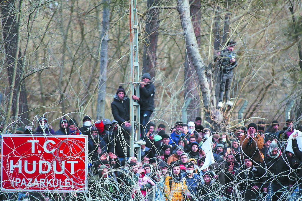 Σκηνικό πολέμου για τέταρτη ημέρα στον Εβρο