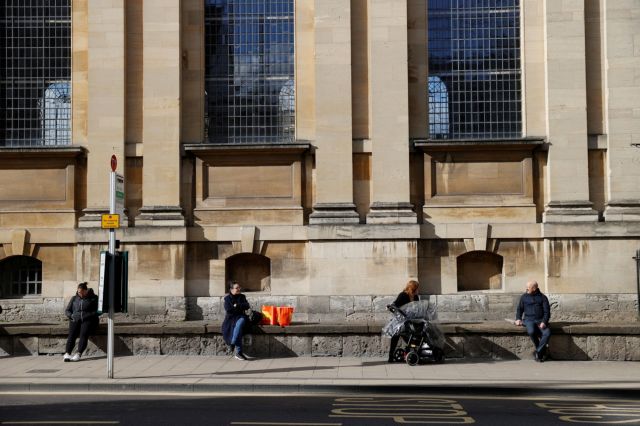 Κοροναϊός – Βρετανία: 390 νέοι θάνατοι – Πάνω από 1.700 οι νεκροί