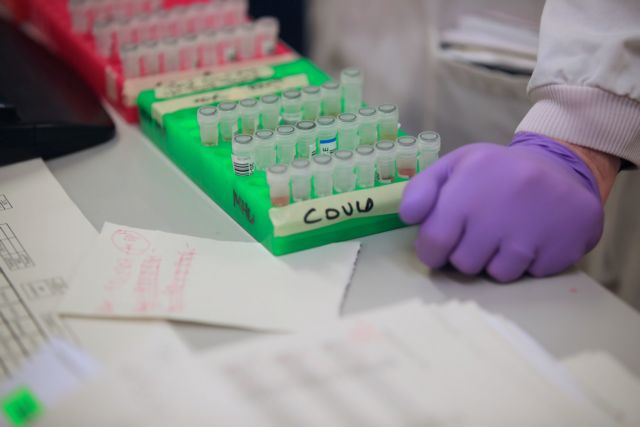 Κοροναϊός – εμβόλιο: 4.000 ευρώ σε εθελοντές για να προσβληθούν από τον ιό