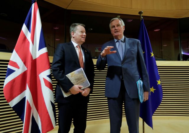 Brexit: Χωρίς… χειραψίες οι διαπραγματεύσεις στις Βρυξέλλες