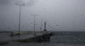 Ραφήνα: Προβλήματα στην κυκλοφορία λόγω συσσώρευσης υδάτων από τη βροχή