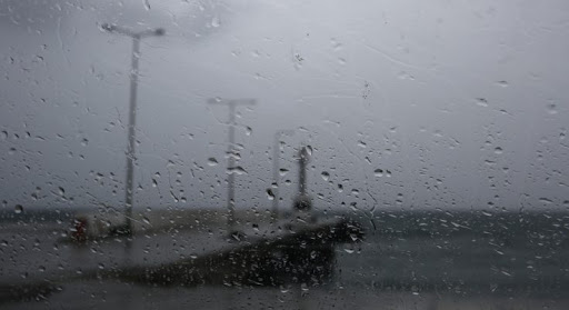 Ραφήνα: Προβλήματα στην κυκλοφορία λόγω συσσώρευσης υδάτων από τη βροχή