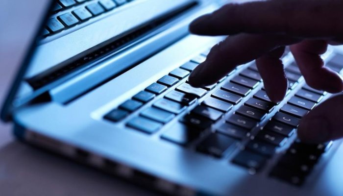 Σύσκεψη στο υπ. Παιδείας: Έρχονται τα εξ αποστάσεως μαθήματα στα ΑΕΙ