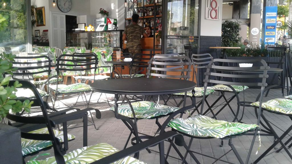 Κοροναϊός: Λουκέτο και σε καφετέριες και εμπορικά κέντρα