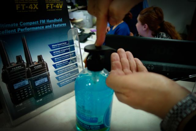 Κοροναϊός: Μειώνεται έως το τέλος του έτους ο ΦΠΑ σε αντισηπτικά, σαπούνι, γάντια, μάσκες
