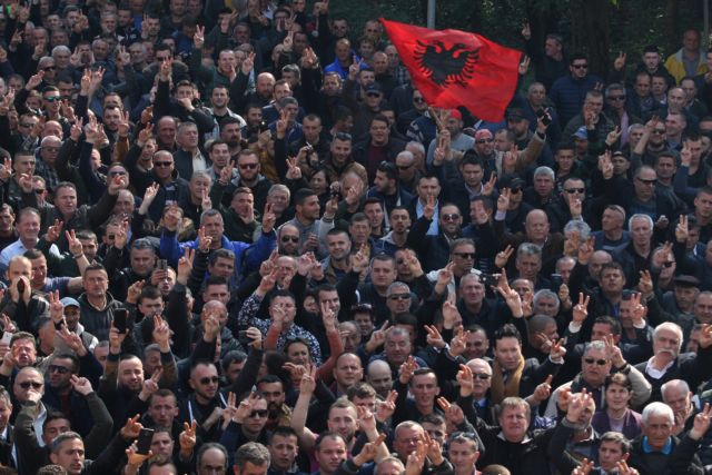 Αλβανία: Συλλαλητήριο στα Τίρανα για την «υπεράσπιση του Συντάγματος» | tanea.gr