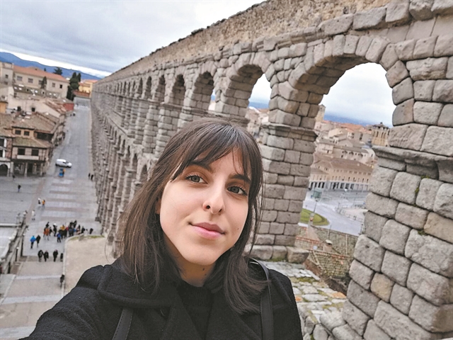 «Εχω πονόλαιμο και έχουν επηρεαστεί η όσφρηση και η γεύση μου»