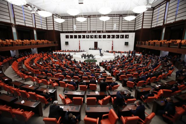 Συνεδριάζει «κεκλεισμένων των θυρών» η τουρκική Βουλή για τη Συρία
