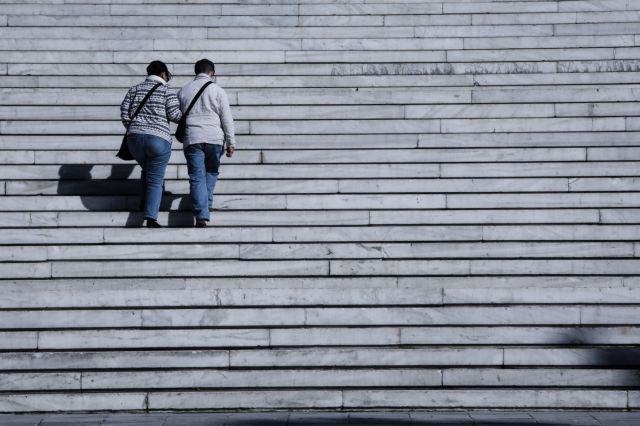 Κοροναϊός: Απαγορεύονται οι συναθροίσεις άνω των δέκα ατόμων – Πρόστιμο 1.000 ευρώ