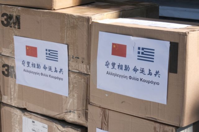 Κικίλιας: Παρέλαβε 50.000 μάσκες από την πρέσβειρα της Κίνας
