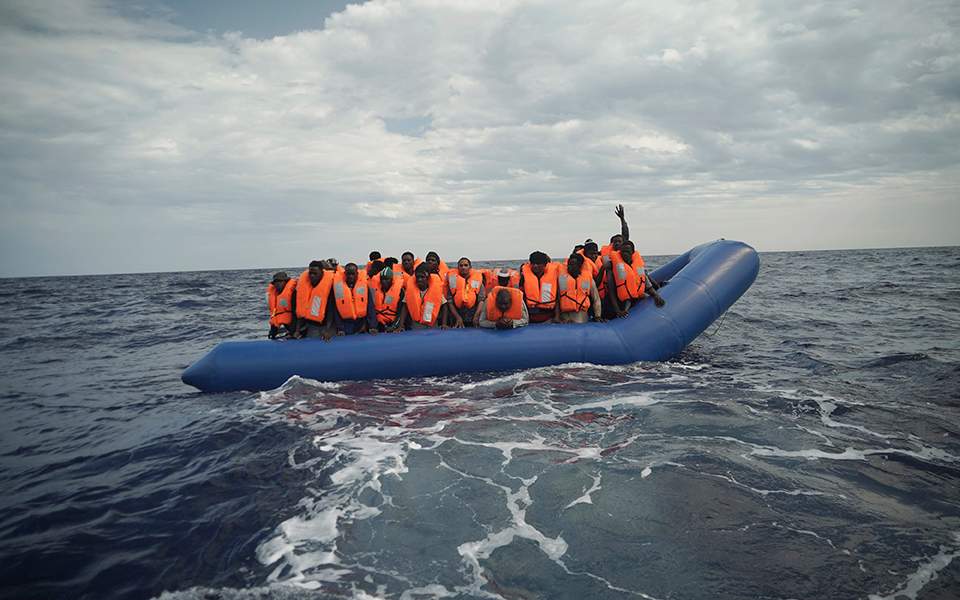 Προσφυγικό : Πλοίο από Τουρκία με 193 άτομα προσάραξε στην Κέα