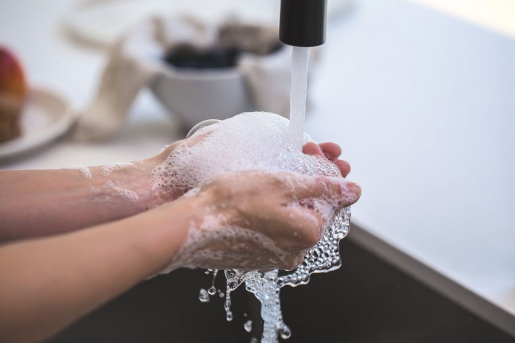 Κοροναϊός : 15 κανόνες καθαριότητας για όσους μένουν στο σπίτι