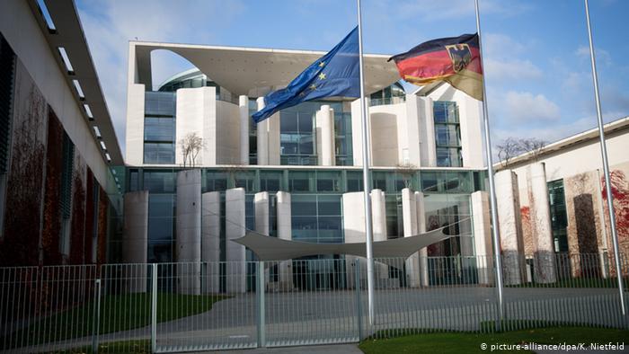 Δεν καταδικάζει το Βερολίνο το άνοιγμα των τουρκικών συνόρων