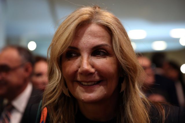 Το βράδυ της Κυριακής βγαίνουμε πάλι στα μπαλκόνια, μας προτρέπει η Μαρέβα