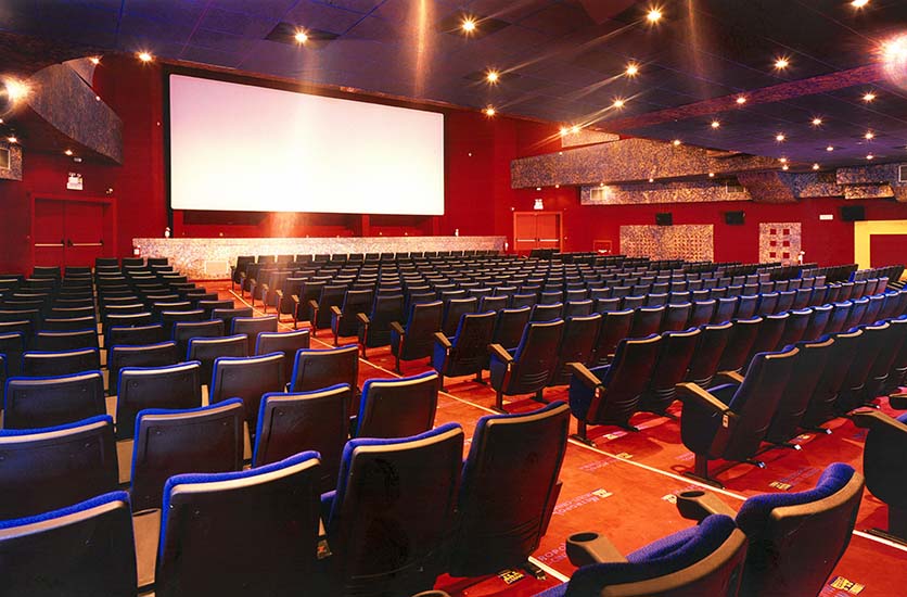 O κοροναϊός πλήττει και την κινηματογραφική βιομηχανία – Το χειρότερο Σαββατοκύριακο εδώ και 20 χρόνια