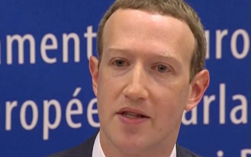 Κοροναϊός : Ο Ζούκερμπεργκ δωρίζει 20 εκατ. για τη μάχη κατά του ιού