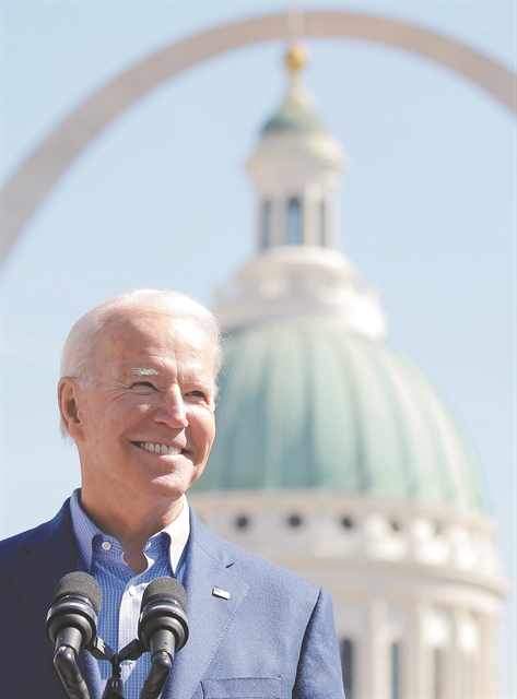 Ποια θα σταθεί δίπλα στον Μπάιντεν;