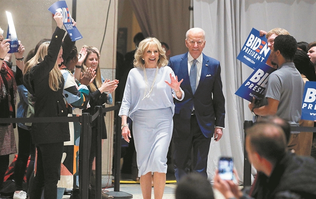 Τζιλ Μπάιντεν, το ακριβώς αντίθετο της Μελάνια