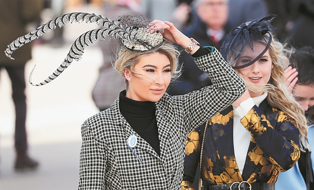 Στο ίδιο έργο (χωρίς) θεατές εννιά χρόνια μετά