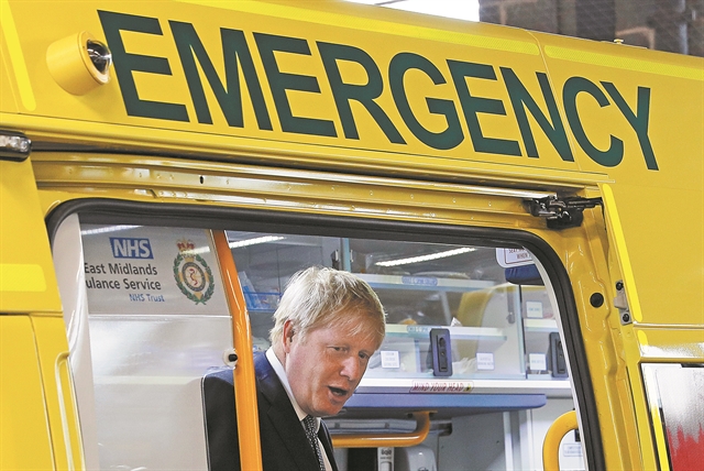 «Ο Τζόνσον παίζει ρώσικη ρουλέτα με τον λαό του»