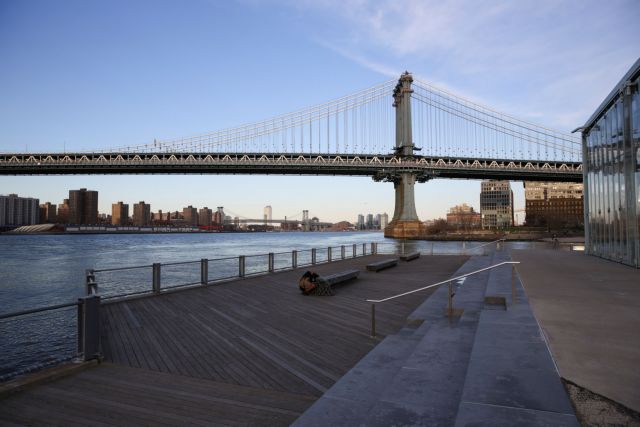 Η Νέα Υόρκη κλείνει δρόμους για να καταστείλει την επιδημία