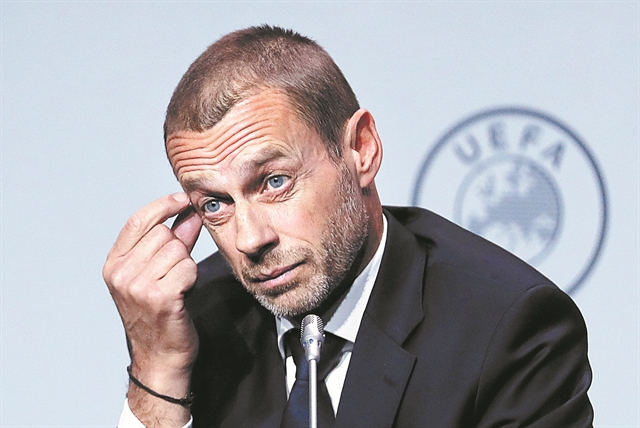 Φαίνεται στο βάθος μια αχτίδα φωτός…