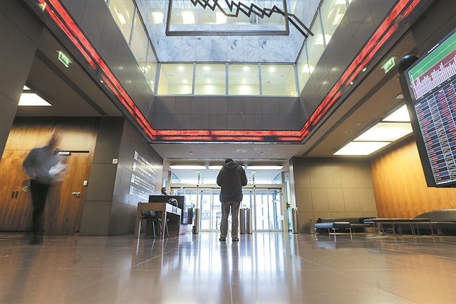 Στο «κόκκινο» με τον τζίρο στο ναδίρ το Χρηματιστήριο