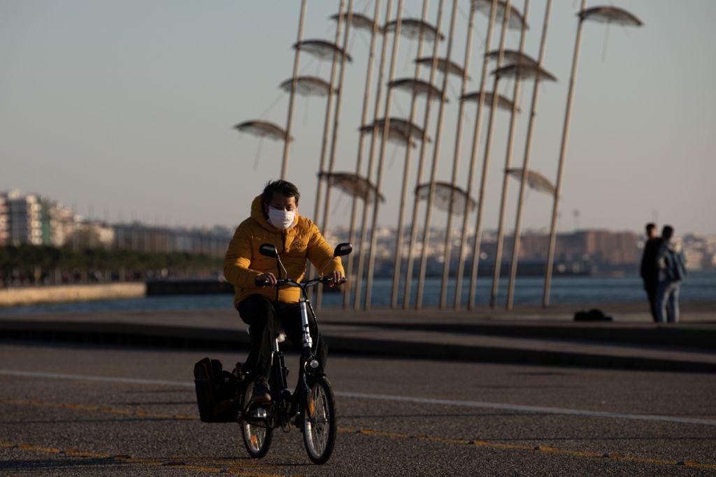 Κοροναϊός : Οδηγός για το επίδομα των 800 ευρώ, τους μισθούς, τα ενοίκια