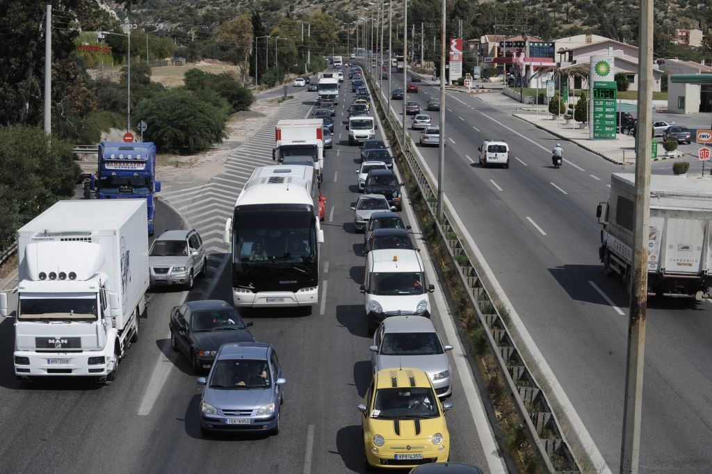 Κοροναϊός : Εγκαταλείπουν την Αθήνα με προορισμό χωριά και εξοχικά