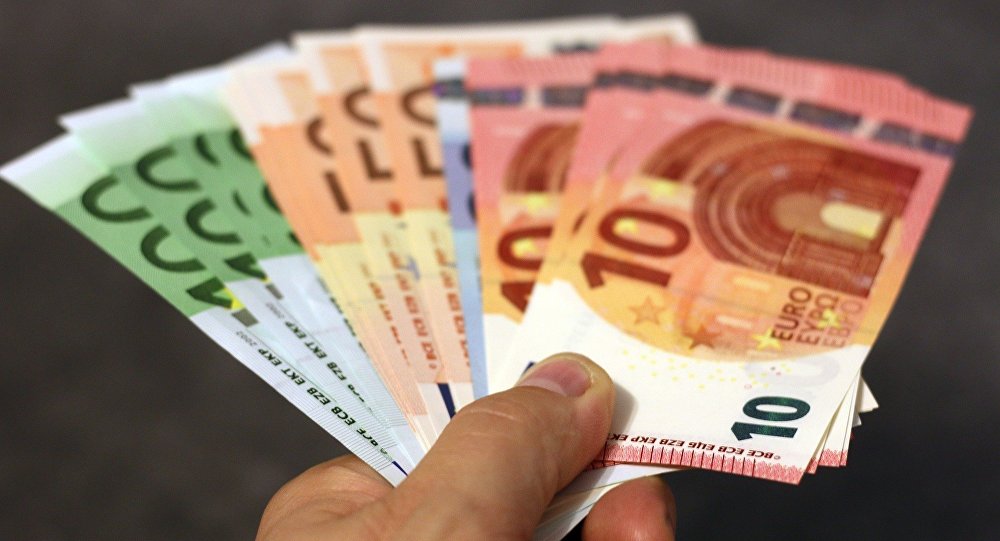 Κοροναϊός : Ανοίγει η πλατφόρμα για τα 800 ευρώ
