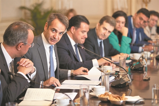 Υπουργικό συμβούλιο μέσω τηλεδιάσκεψης σήμερα: Οι επόμενες αποφάσεις της κυβέρνησης
