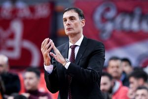 Μπαρτζώκας : «Να επικεντρωθούμε στο μπάσκετ και όχι στις φανέλες»