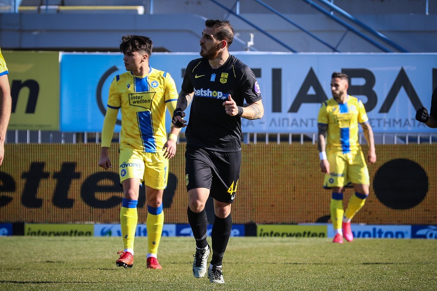 Οι Έλληνες ποδοσφαιριστές ζητούν αναβολή των πρωταθλημάτων