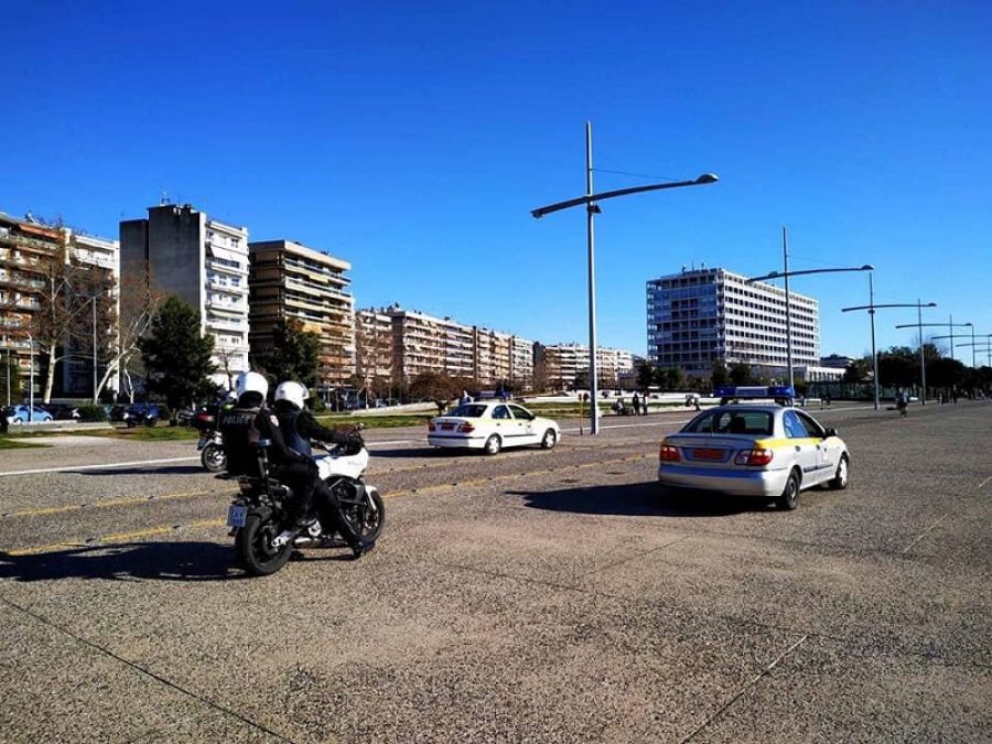 Θεσσαλονίκη: Αστυνομικοί έδιωξαν κόσμο που βόλταρε στην παραλία