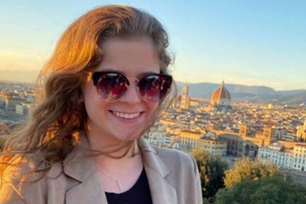 Κοροναϊός: 20χρονη με νέα συμπτώματα – Εχασε ακοή και όσφρηση